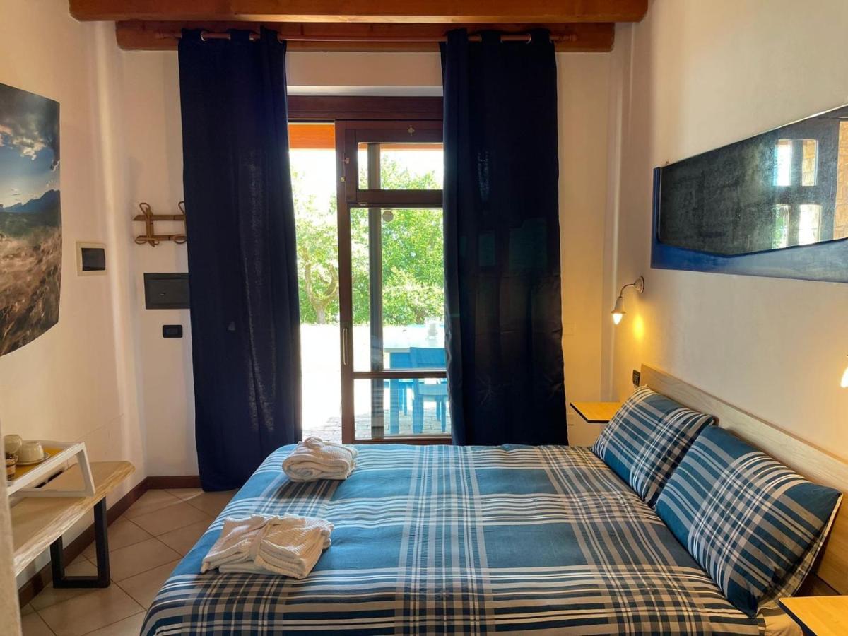 La FIOCCHINA - Magic Place - Salò - Garda Lake - countryside farmhouse, inside the middle of the lake Esterno foto